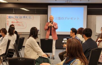 チームへ大切な価値観を語りかける鴨頭嘉人