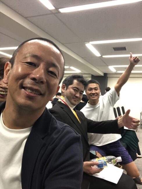 自分の表情と声を客観的に振り返る鴨頭嘉人